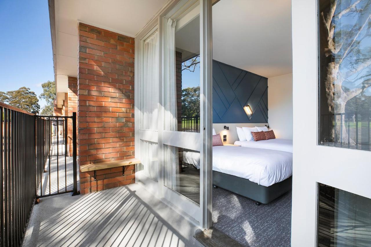 Nightcap At Sandown Park Hotel Noble Park Exterior foto