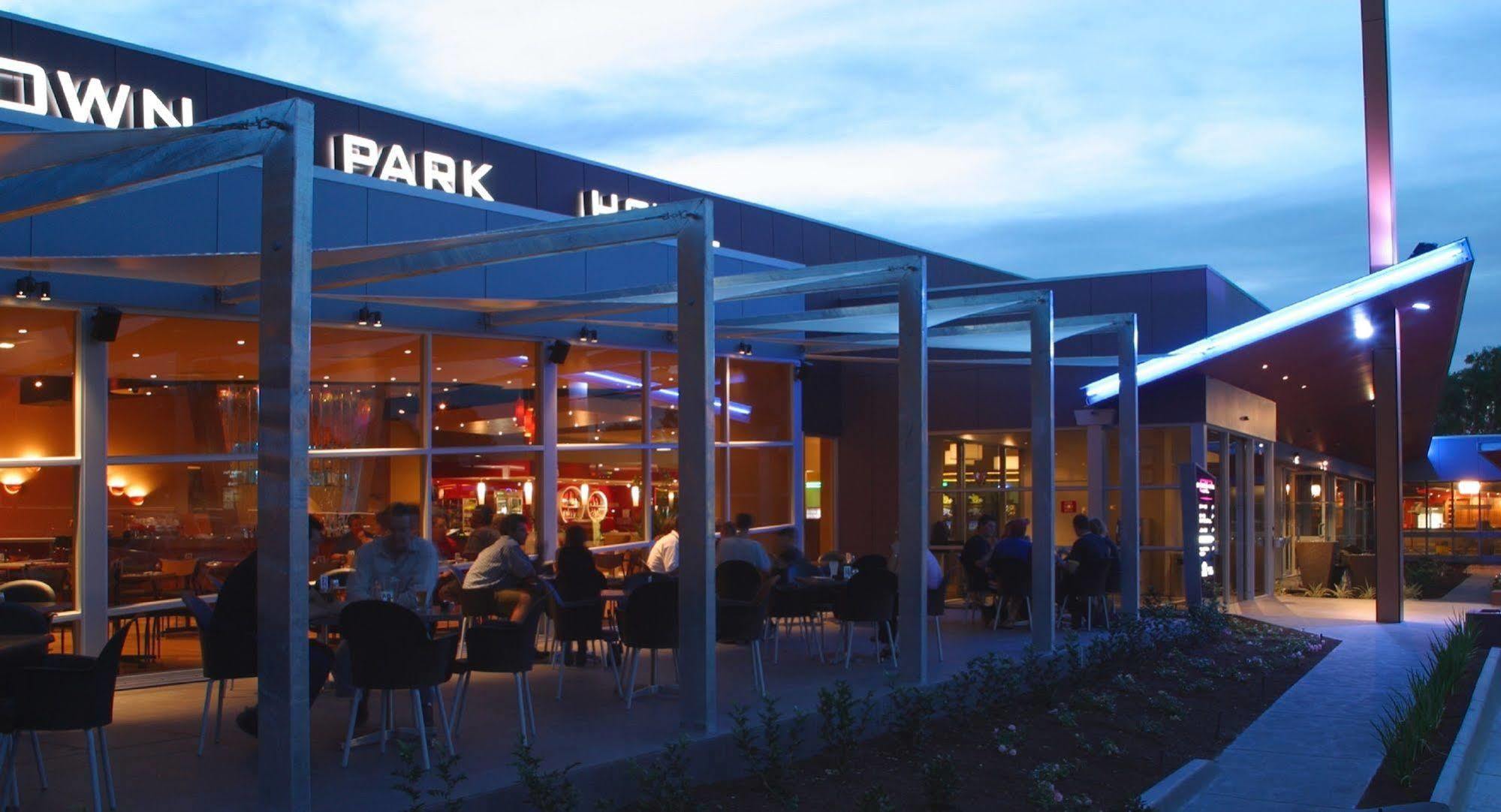 Nightcap At Sandown Park Hotel Noble Park Exterior foto