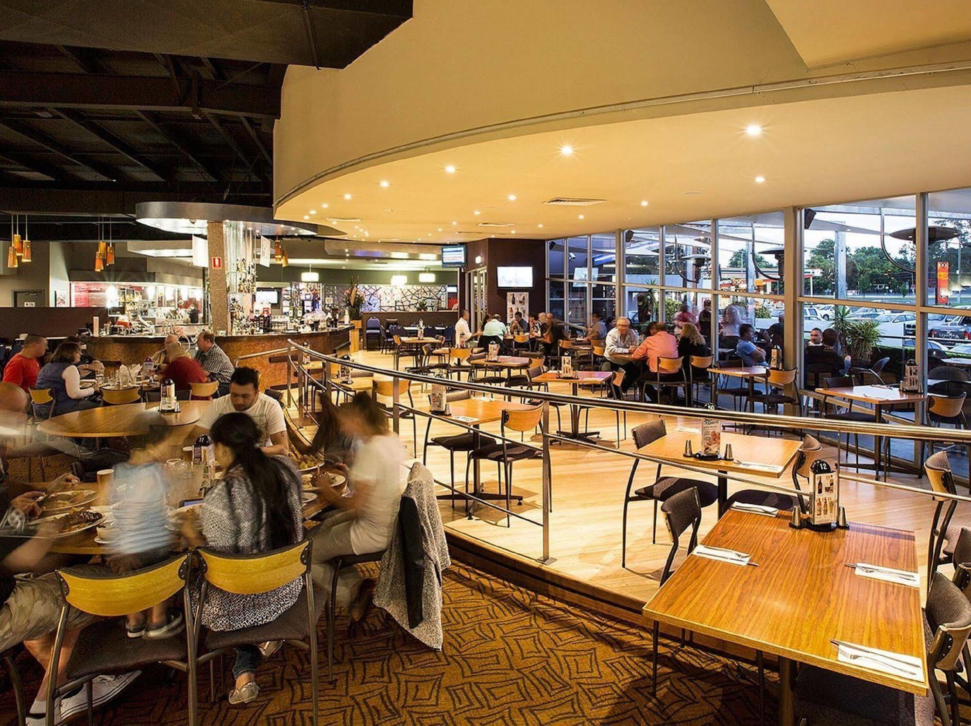 Nightcap At Sandown Park Hotel Noble Park Exterior foto