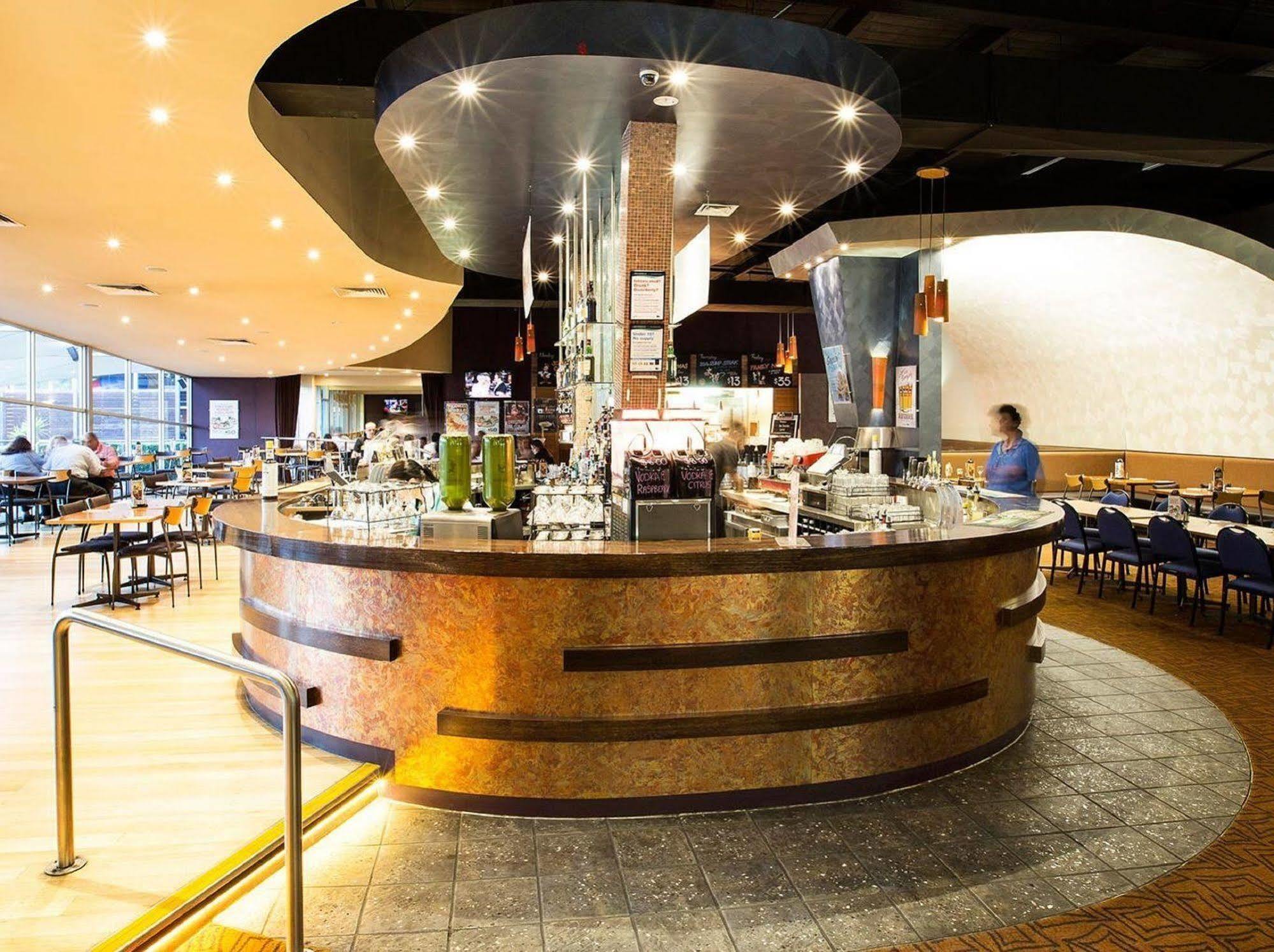 Nightcap At Sandown Park Hotel Noble Park Exterior foto